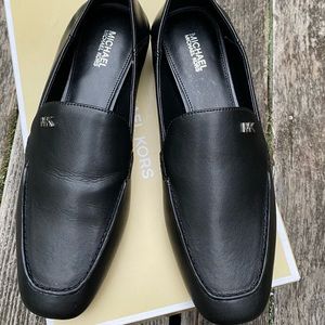 MICHAEL KORS Cayley Loafer in black